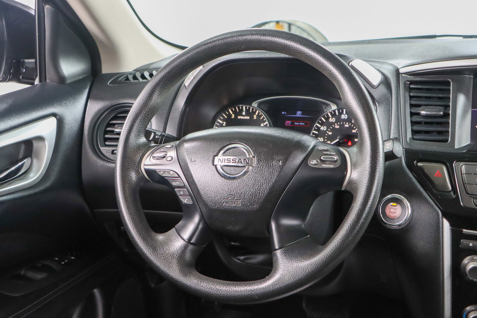 Used 2019 Nissan Pathfinder S image 12