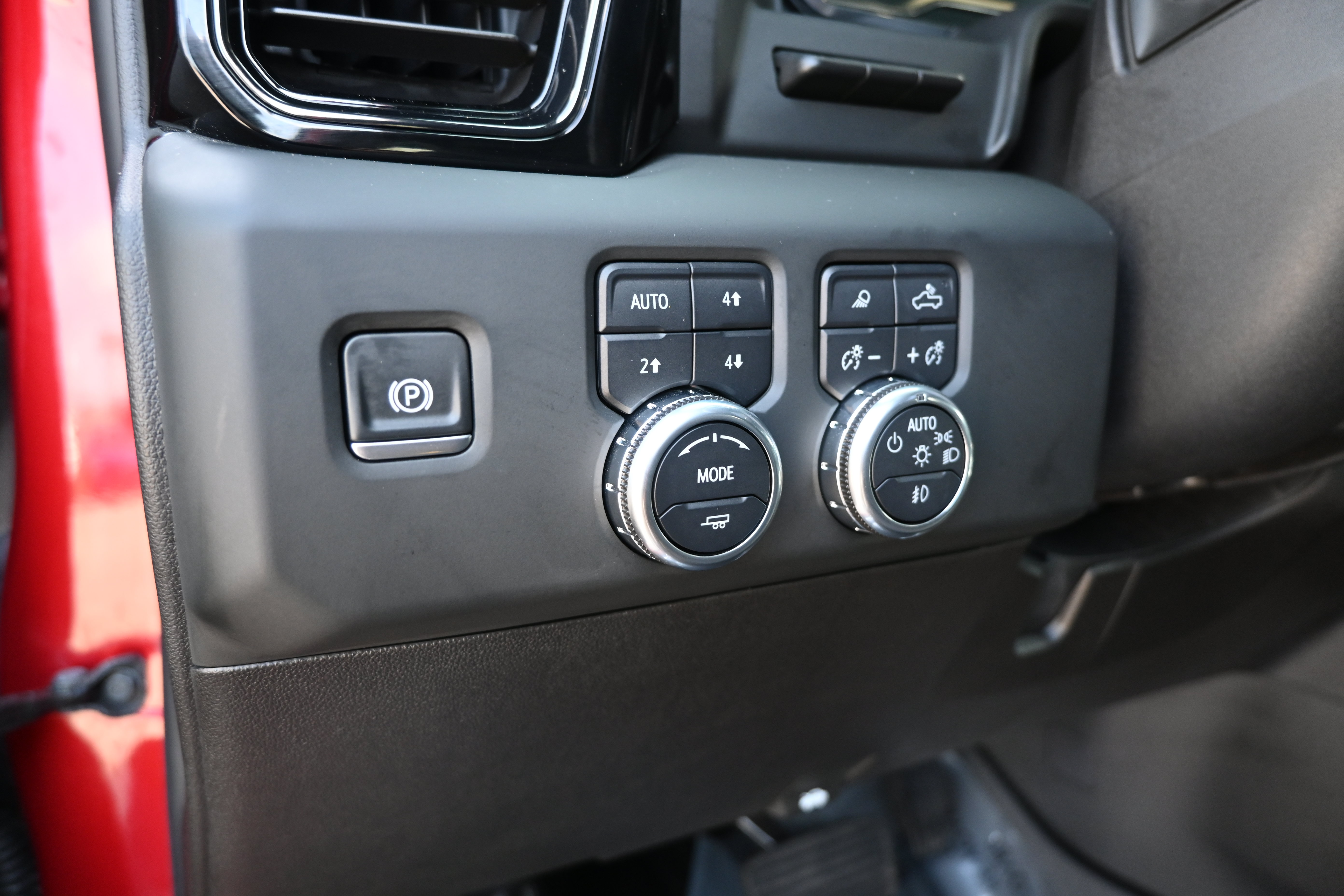 Used 2024 GMC Sierra 2500 AT4 w/ AT4 Premium Plus Package AWD/4WD image 18