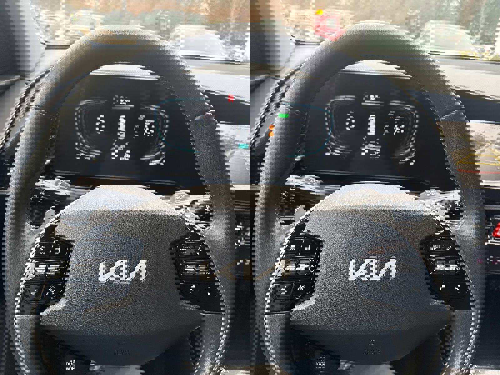 Used 2023 Kia Niro EX image 28