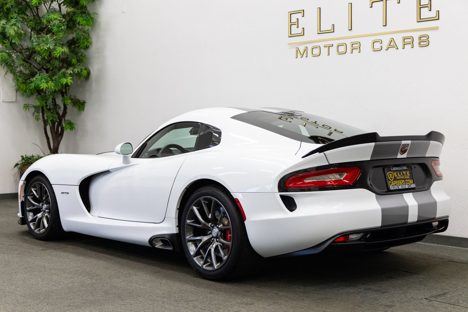 Used 2014 SRT Viper GTS w/ Exterior Carbon Fiber Package RWD image 3
