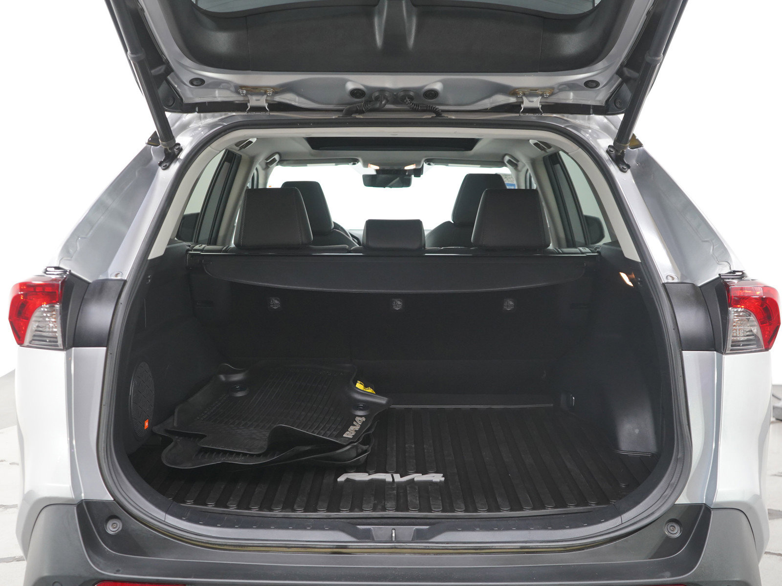 Used 2020 Toyota RAV4 Limited image 15