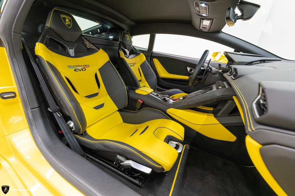 Used 2020 Lamborghini Huracan EVO RWD image 25