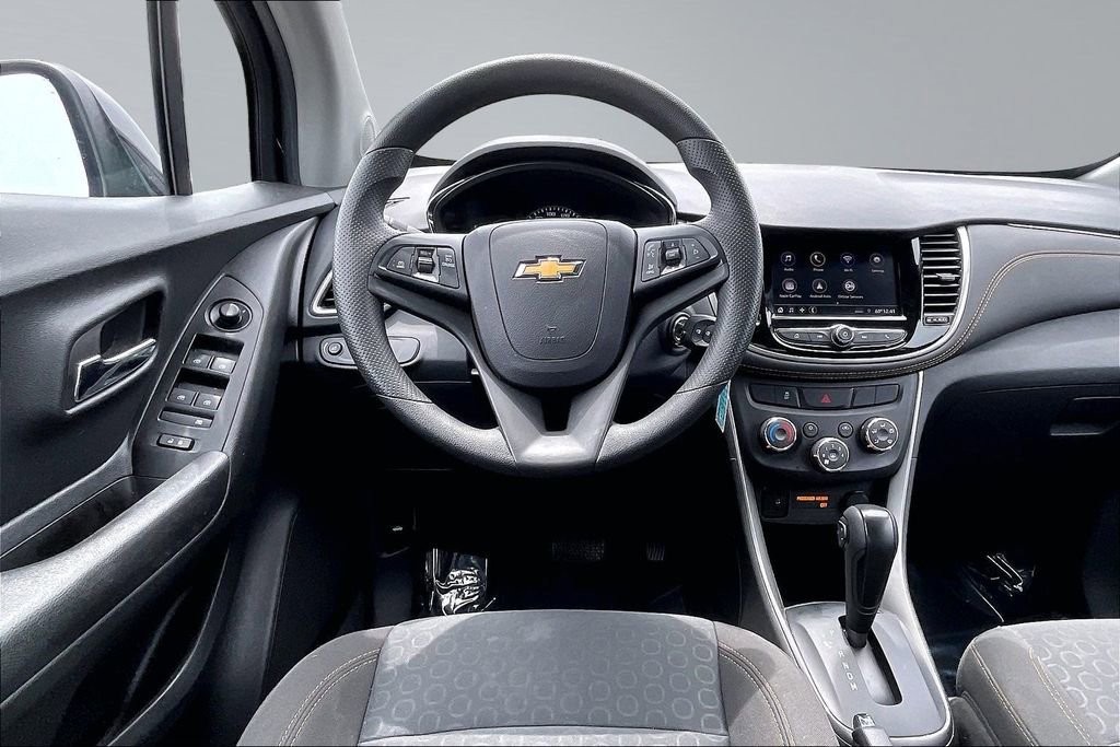 Used 2022 Chevrolet Trax LS w/ Tint and Cruise Package AWD/4WD image 5