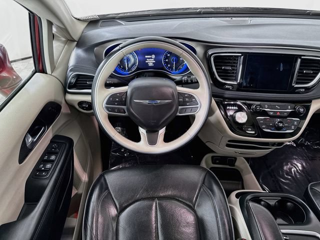 Used 2017 Chrysler Pacifica Limited FWD image 22