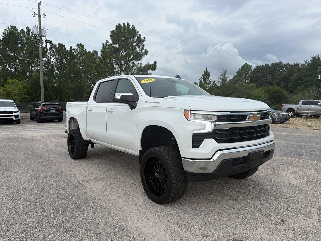 Used 2025 Chevrolet Silverado 1500 LT AWD/4WD image 8