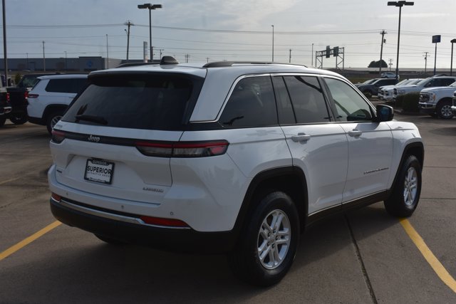 Used 2023 Jeep Grand Cherokee Laredo AWD/4WD image 5