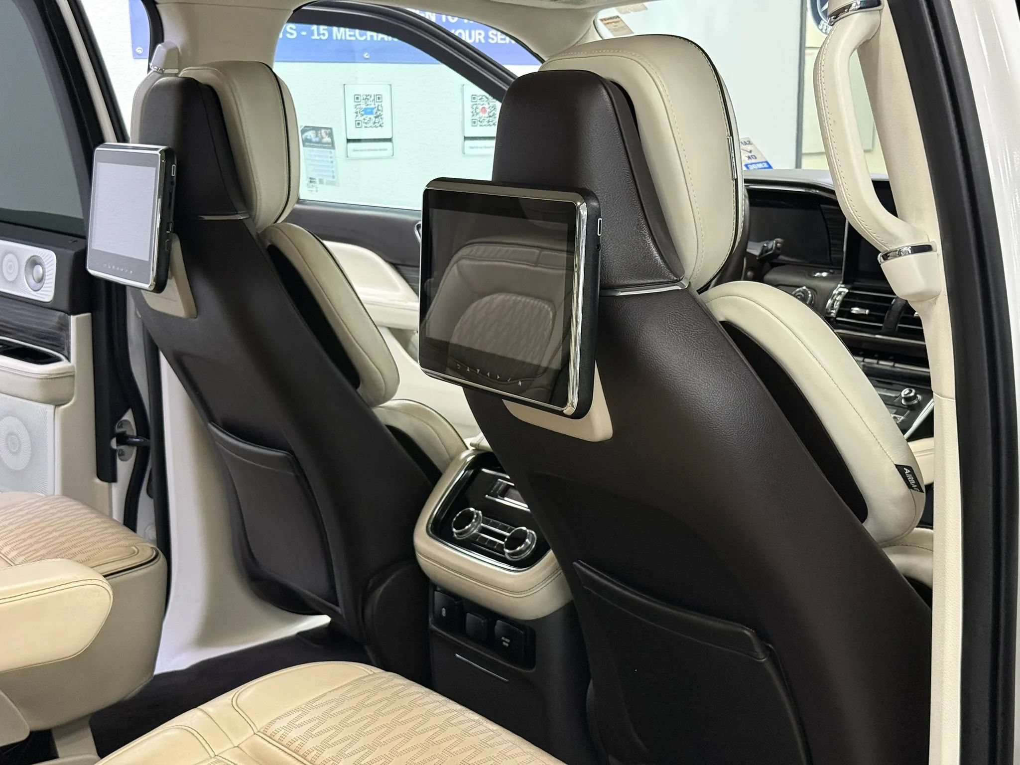 Used 2020 Lincoln Navigator L Black Label w/ Cargo Convenience Package AWD/4WD image 10