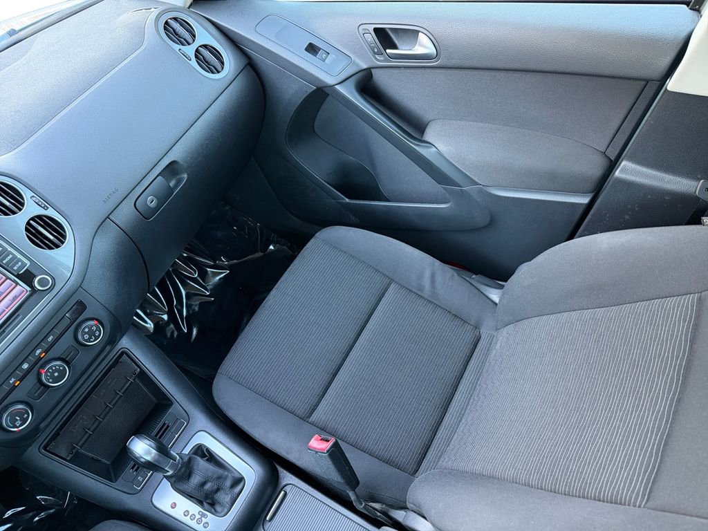 Used 2015 Volkswagen Tiguan S FWD image 17