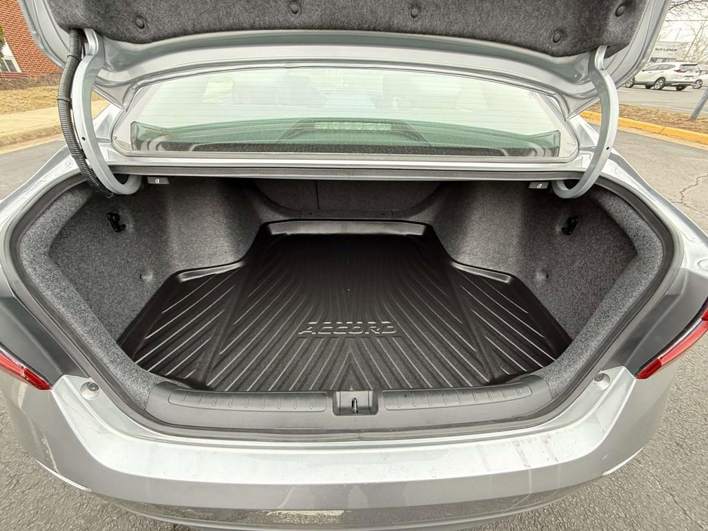 Used 2018 Honda Accord Touring image 28