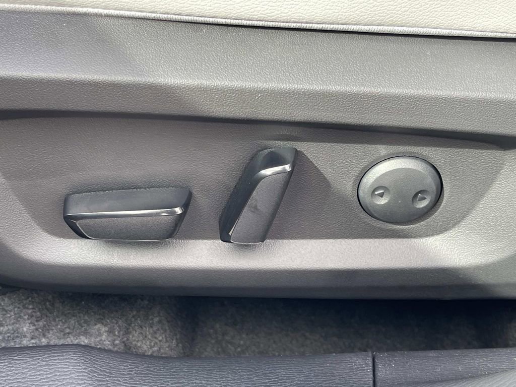 New 2025 Mitsubishi Outlander SEL image 21