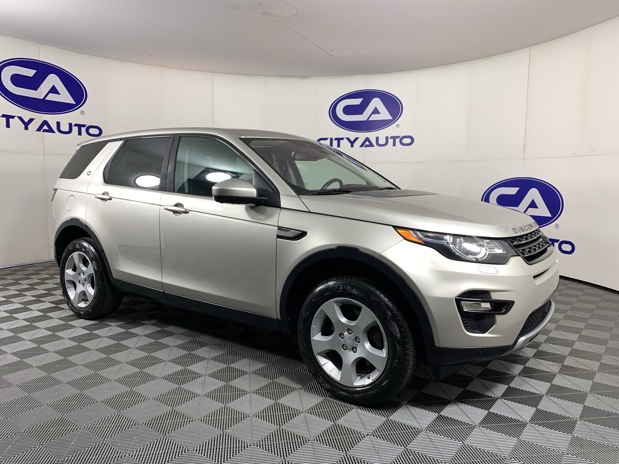 Used 2017 Land Rover Discovery Sport HSE AWD/4WD image 1
