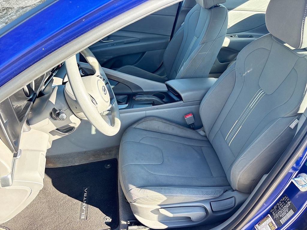 Used 2023 Hyundai Elantra SEL w/ Cargo Package image 19