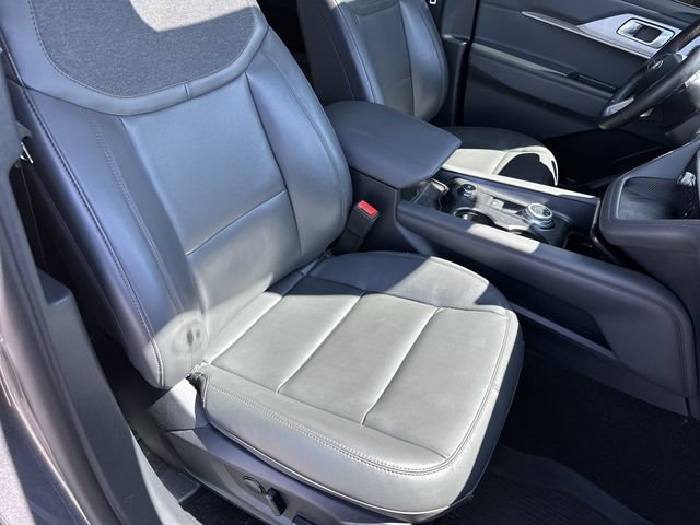 Used 2025 Ford Explorer Active w/ Active Comfort Package AWD/4WD image 29