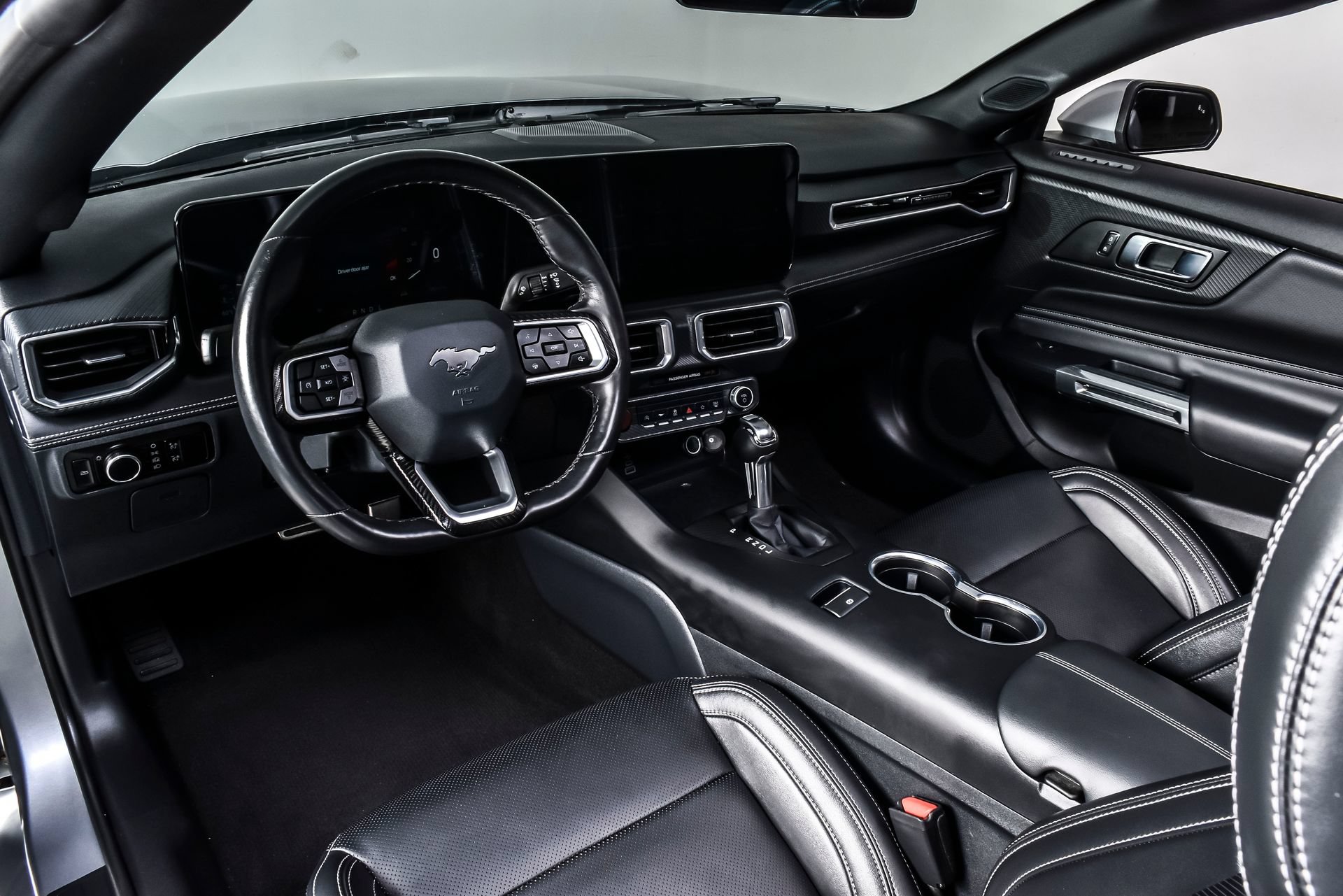 Used 2025 Ford Mustang Premium RWD image 18