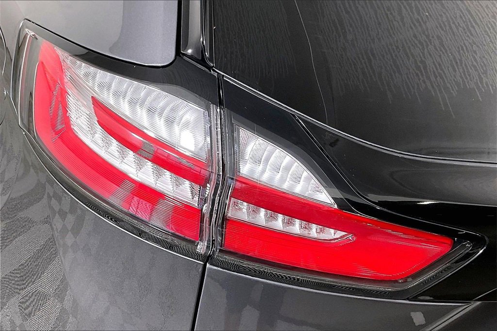 Used 2022 Ford Edge SEL w/ Sport Appearance Package image 28