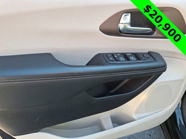 Certified 2023 Chrysler Voyager LX image 13