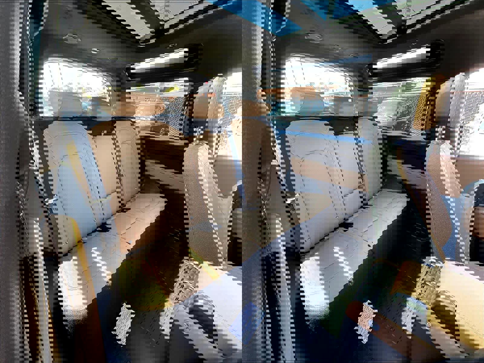 New 2025 Land Rover Defender 90 V8 image 27