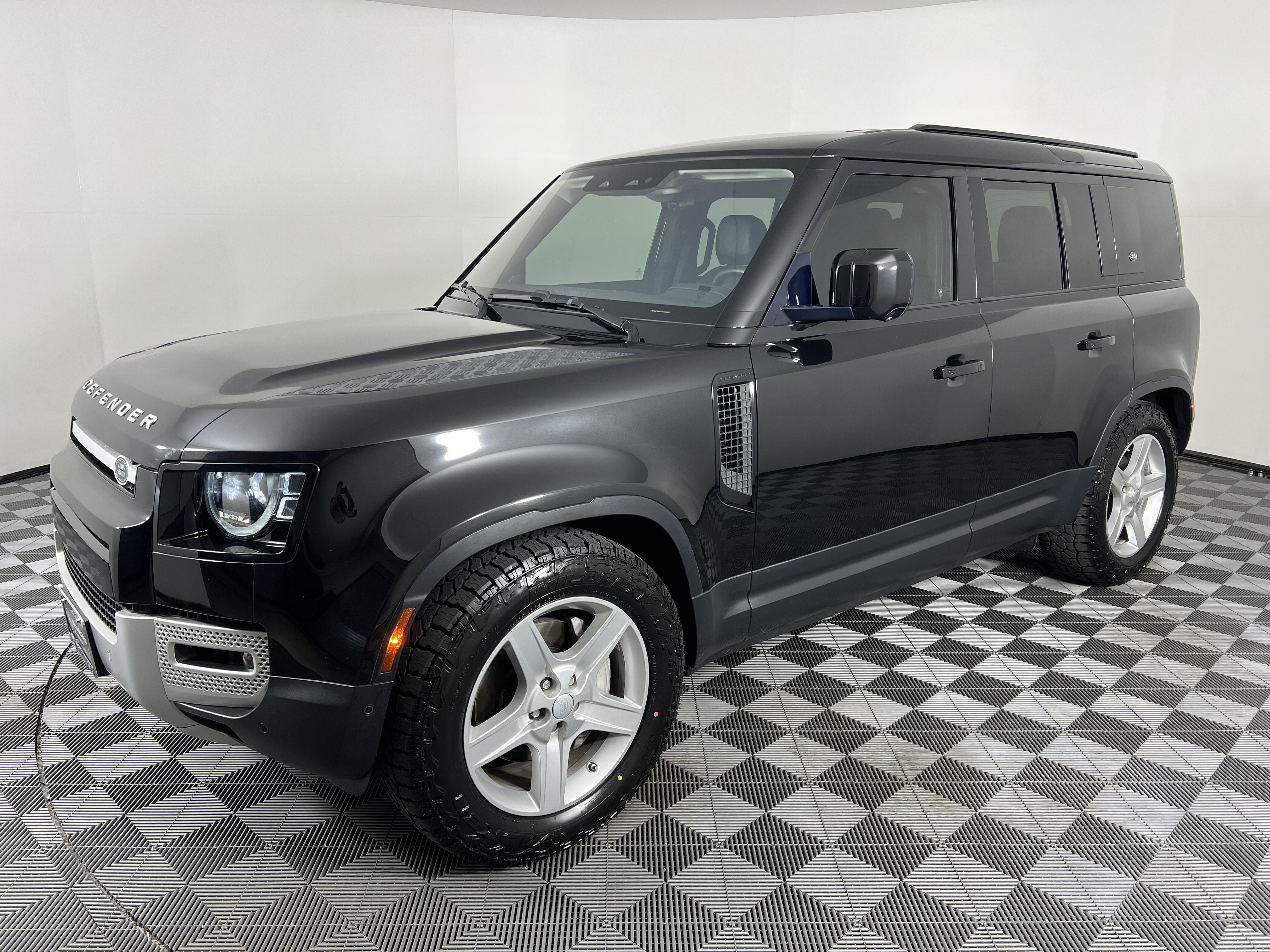Used 2020 Land Rover Defender 110 SE AWD/4WD image 8