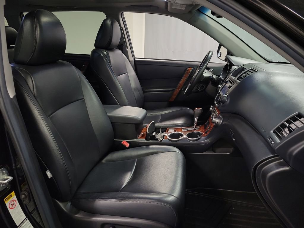 Used 2013 Toyota Highlander Limited AWD/4WD image 29