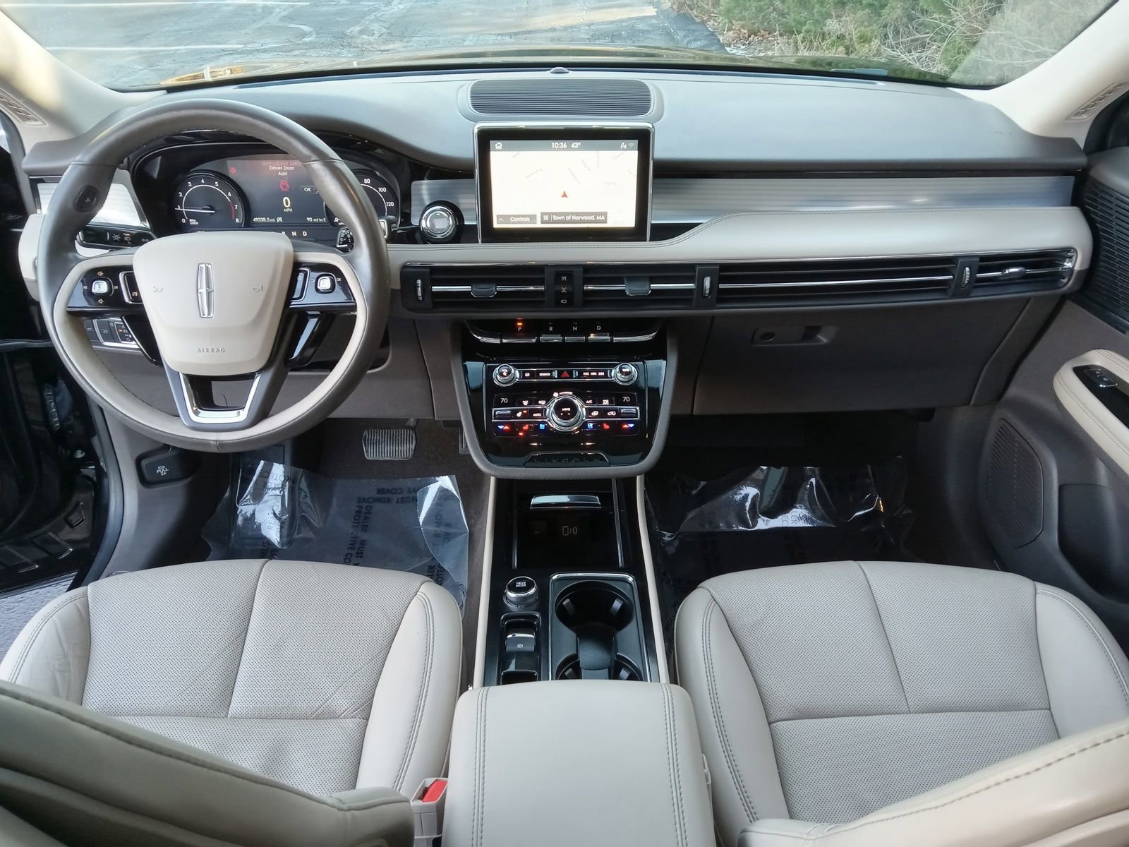 Used 2020 Lincoln Corsair Standard w/ Premium Package image 14