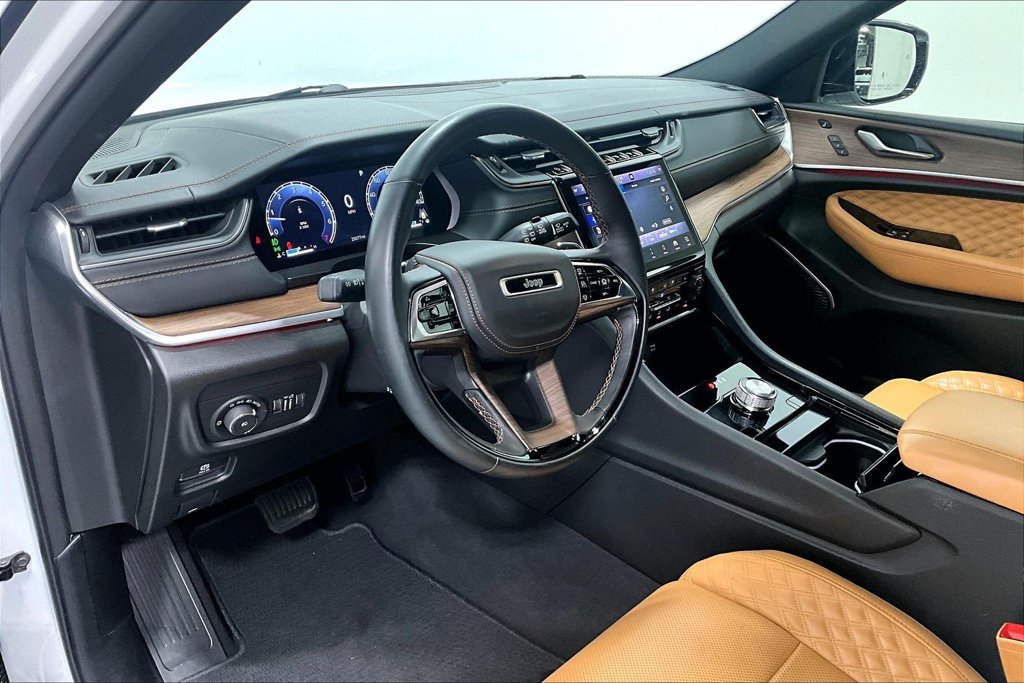Used 2022 Jeep Grand Cherokee Summit RWD image 13