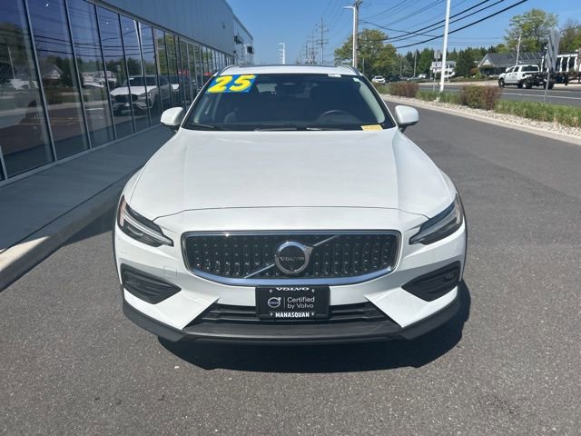 Certified 2025 Volvo V60 B5 Cross Country Plus AWD/4WD image 7