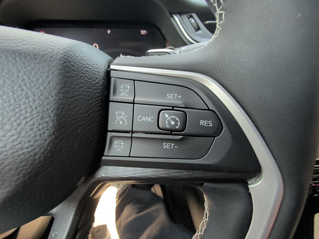 Used 2023 Jeep Grand Cherokee L Laredo AWD/4WD image 19