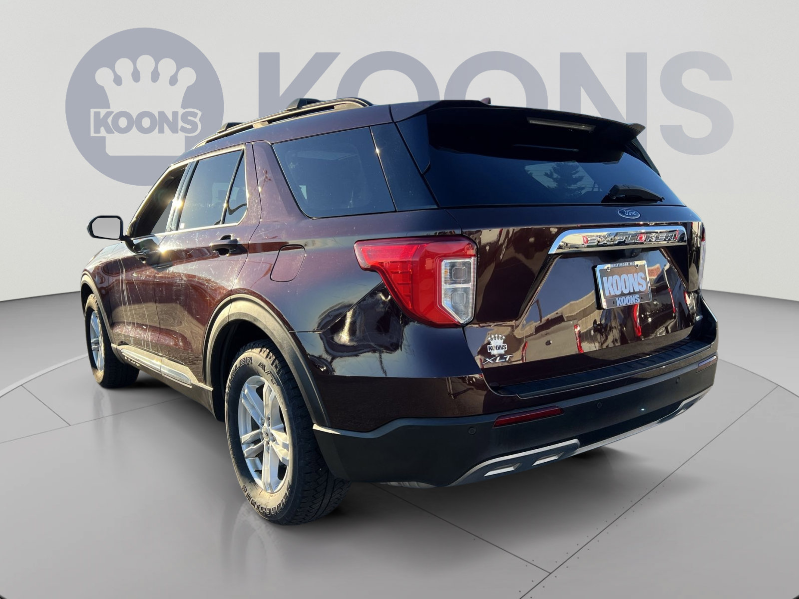 Used 2020 Ford Explorer XLT w/ Equipment Group 202A AWD/4WD image 14