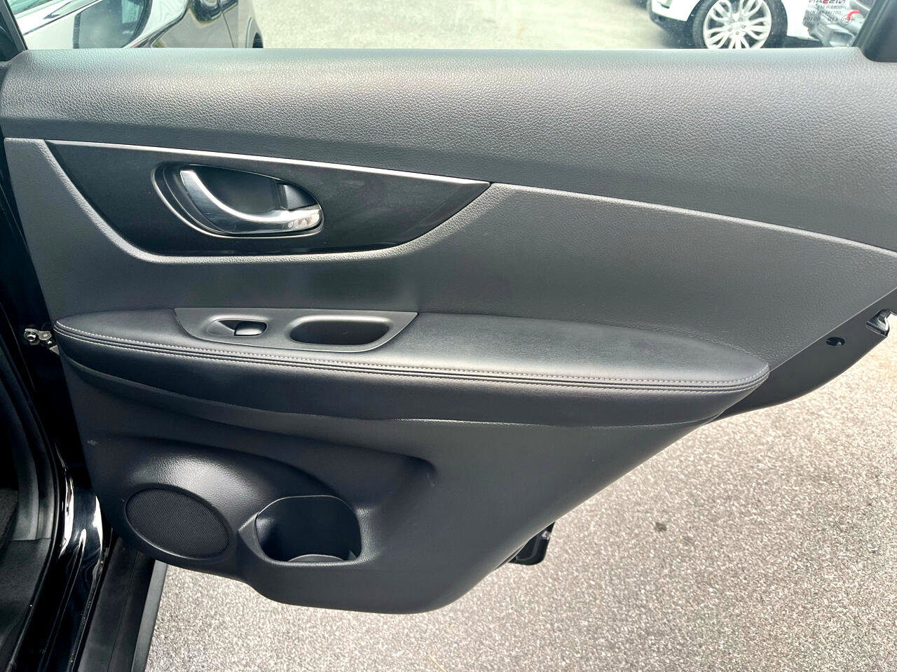 Used 2018 Nissan Rogue S image 16