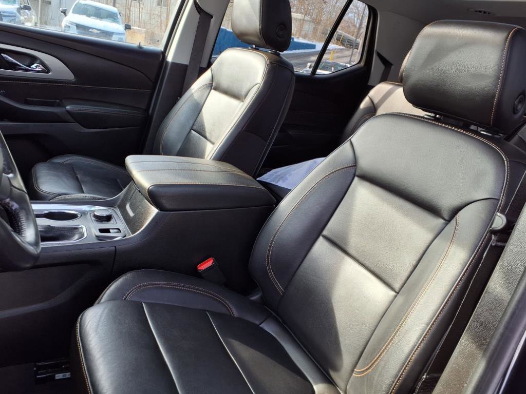 Used 2021 Chevrolet Traverse LT w/ LT Premium Package image 12
