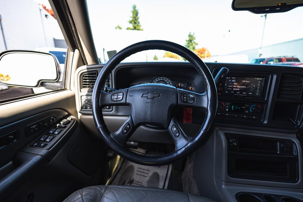 Used 2003 Chevrolet Suburban 4WD image 23