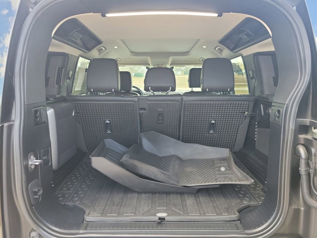 Used 2022 Land Rover Defender 110 SE image 9