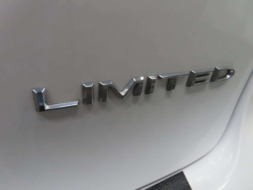 Used 2024 Chrysler Pacifica Limited FWD image 46