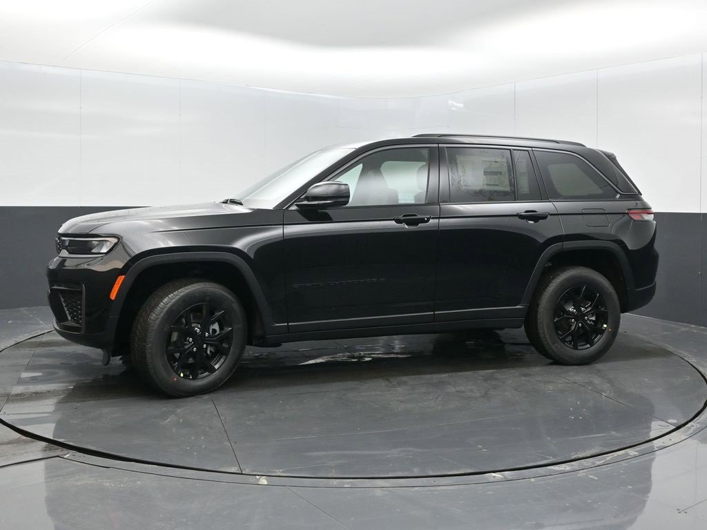 New 2026 Jeep Grand Cherokee Laredo image 4