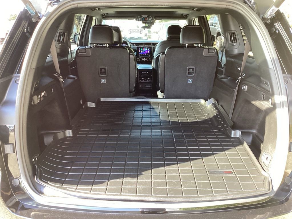 Used 2025 Jeep Grand Cherokee L Altitude image 11