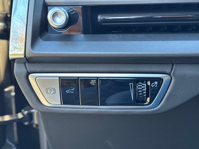 New 2026 Cadillac Vistiq Luxury w/ LPO, Floor Liner Package AWD/4WD image 31