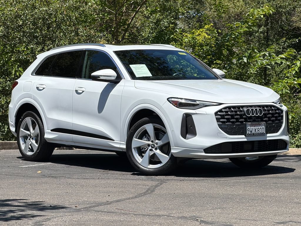 Used 2025 Audi Q5 Premium Plus w/ Premium Plus AWD/4WD image 2