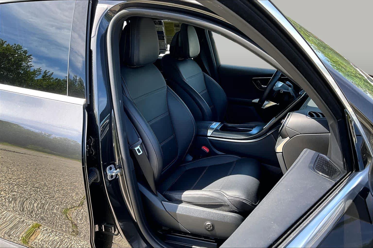 Used 2024 Mercedes-Benz GLC 300 4MATIC image 8