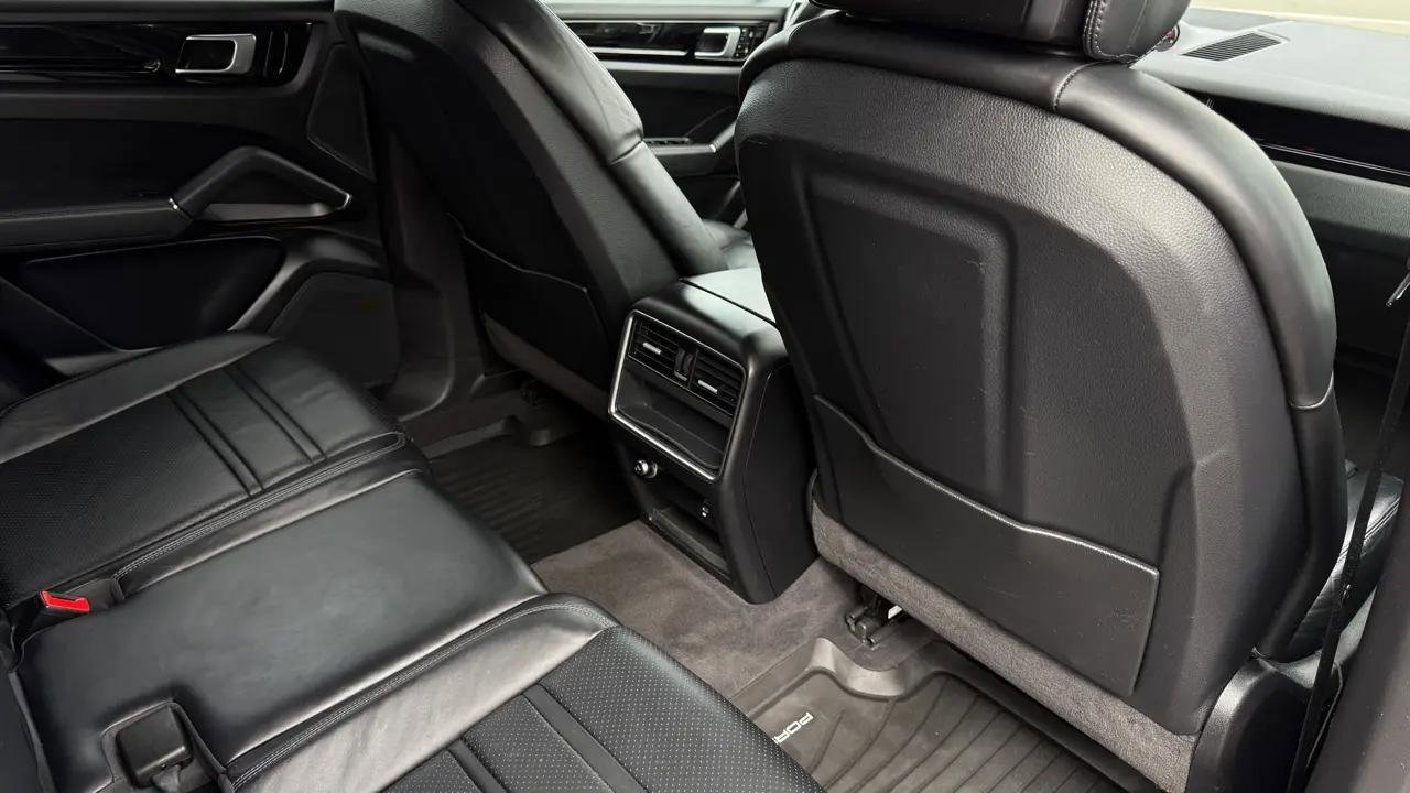 Used 2021 Porsche Cayenne image 24