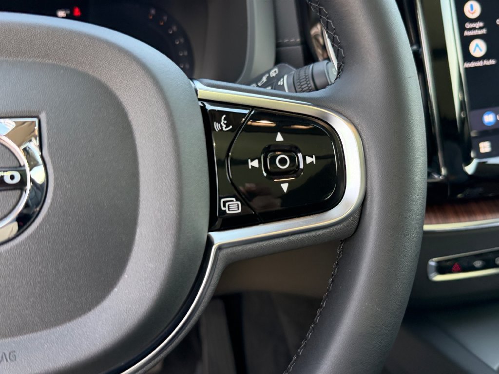 Certified 2024 Volvo XC60 B5 Ultimate w/ Protection Package Premier AWD/4WD image 19