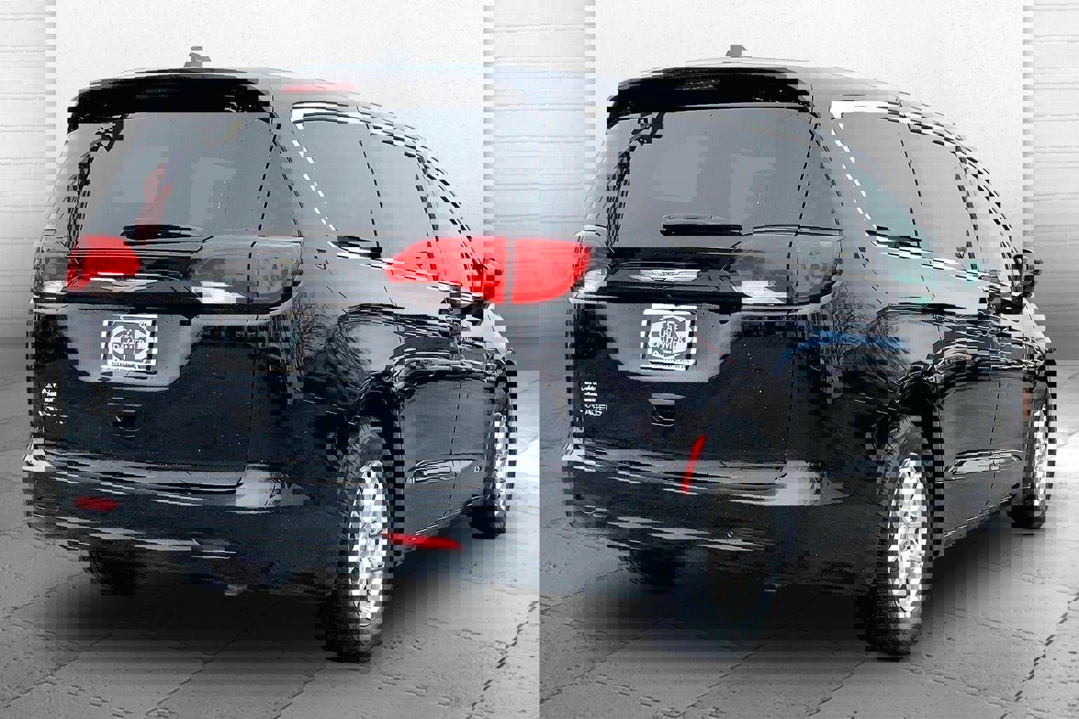 Used 2024 Chrysler Voyager LX image 11