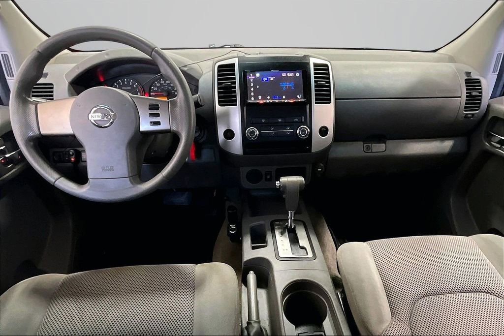Used 2010 Nissan Frontier SE image 8