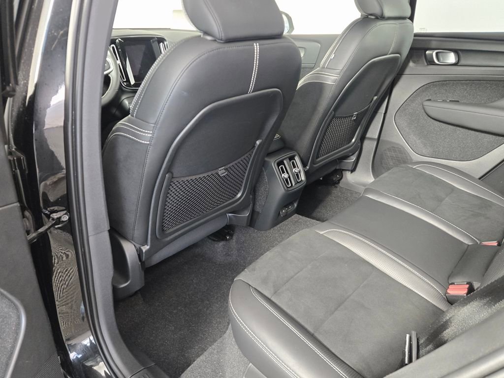 Used 2021 Volvo XC40 P8 Recharge w/ Advanced Package image 11