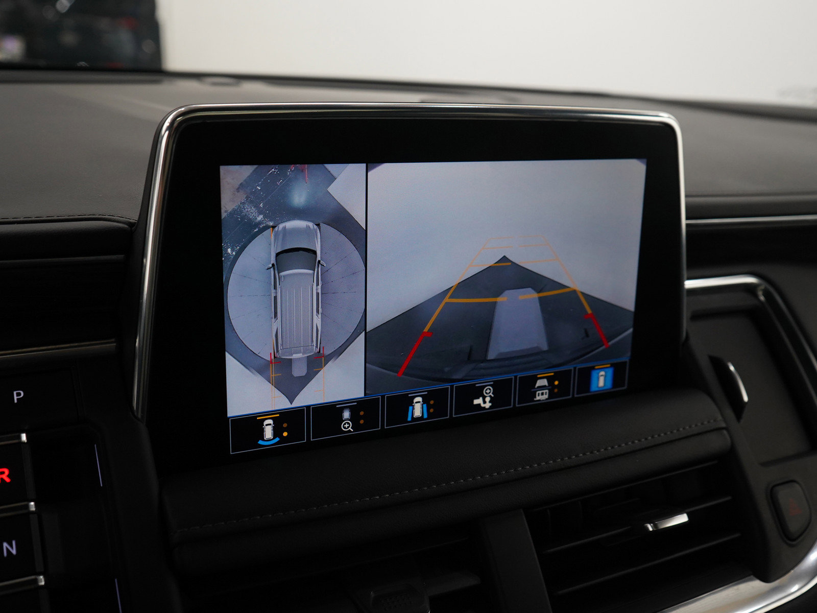 Used 2021 Chevrolet Tahoe Z71 w/ Luxury Package image 24