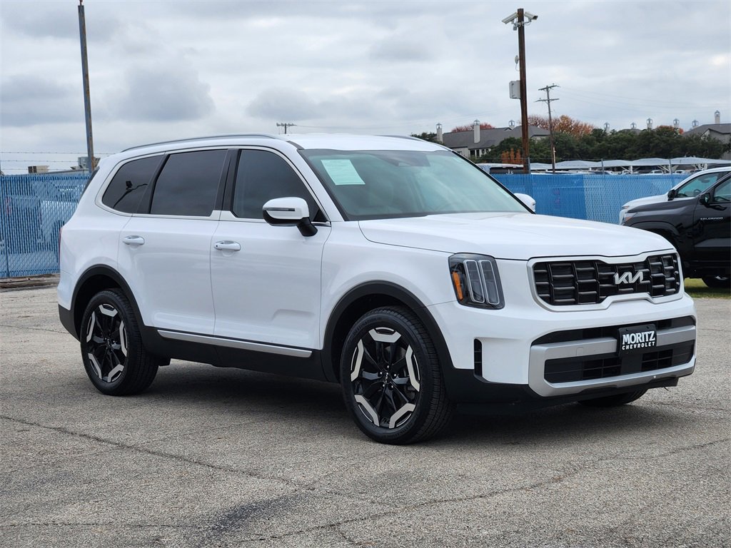 Used 2023 Kia Telluride S image 3