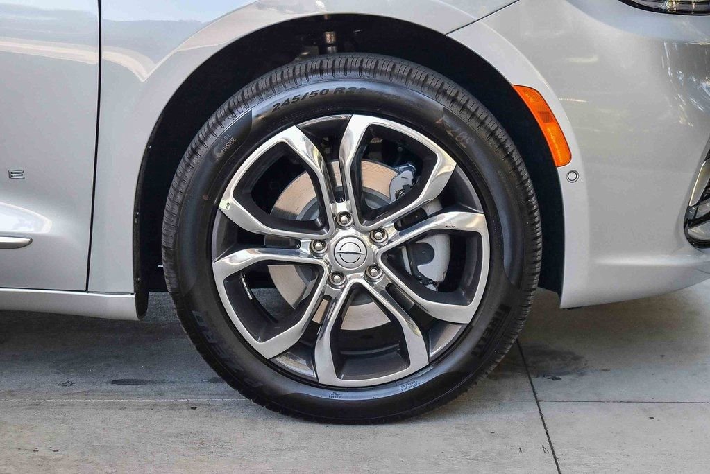 New 2026 Chrysler Pacifica Pinnacle w/ Trailer Tow Group image 11