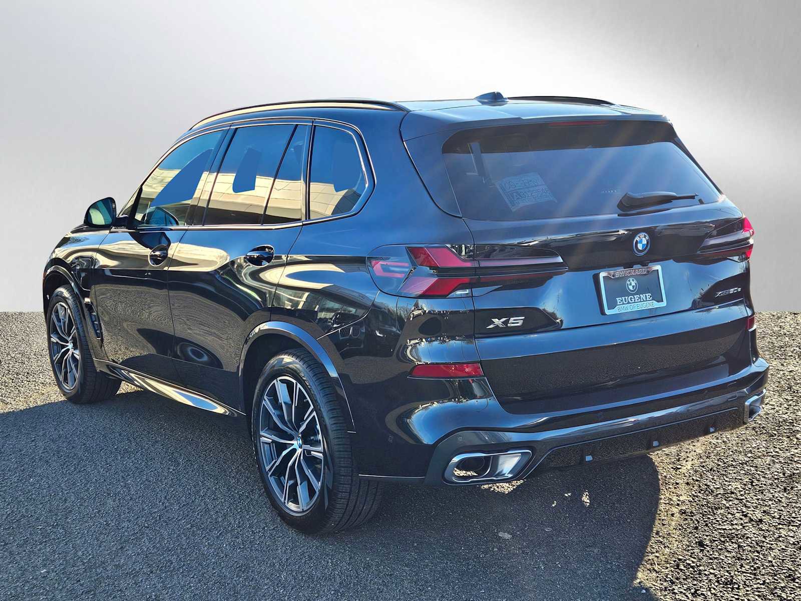 Used 2026 BMW X5 xDrive50e w/ M Sport Package image 5