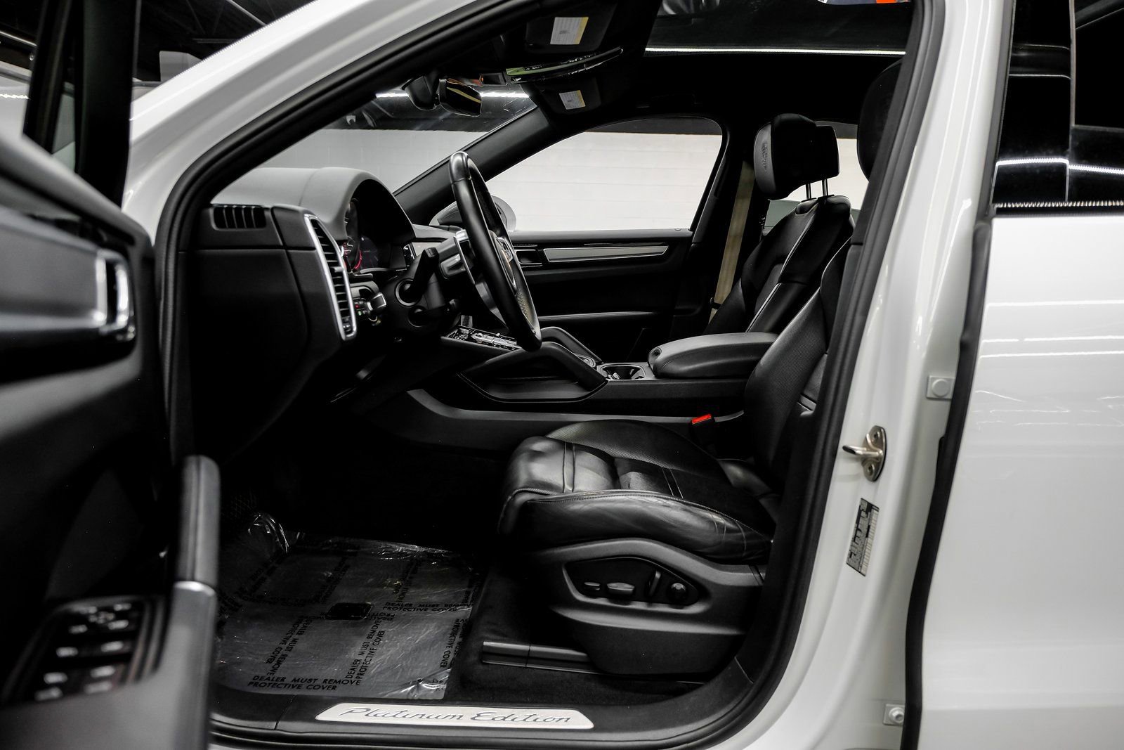 Used 2023 Porsche Cayenne Coupe image 4