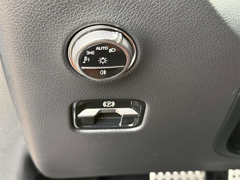 Used 2025 Mercedes-Benz GLC 350e 4MATIC image 21