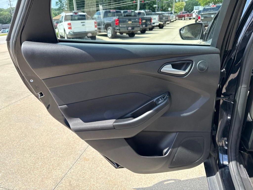 Used 2018 Ford Focus Titanium FWD image 39